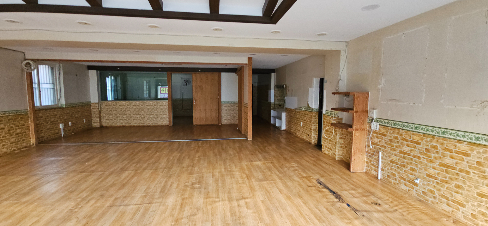 부산광역시 연제구 거제동 상가 - 1