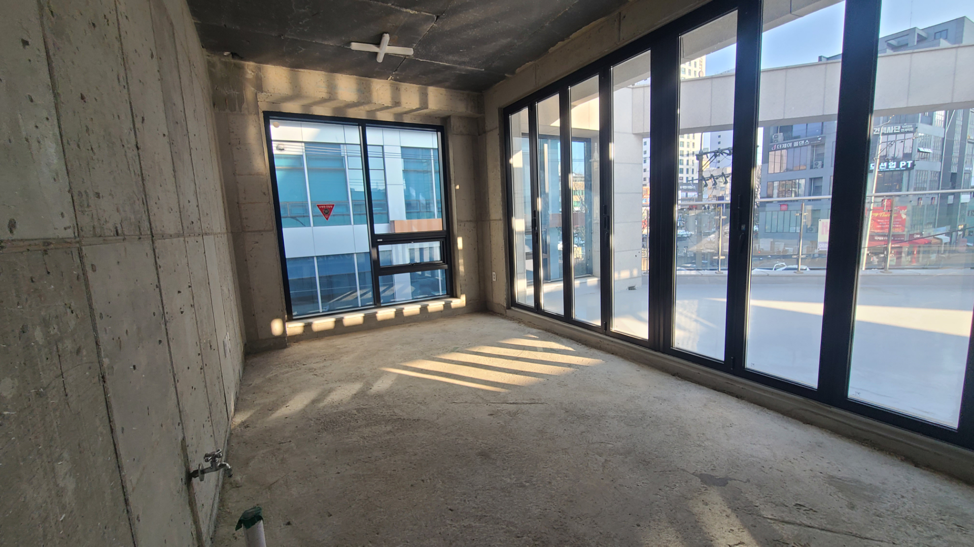 부산광역시 부산진구 전포동 상가 - 1