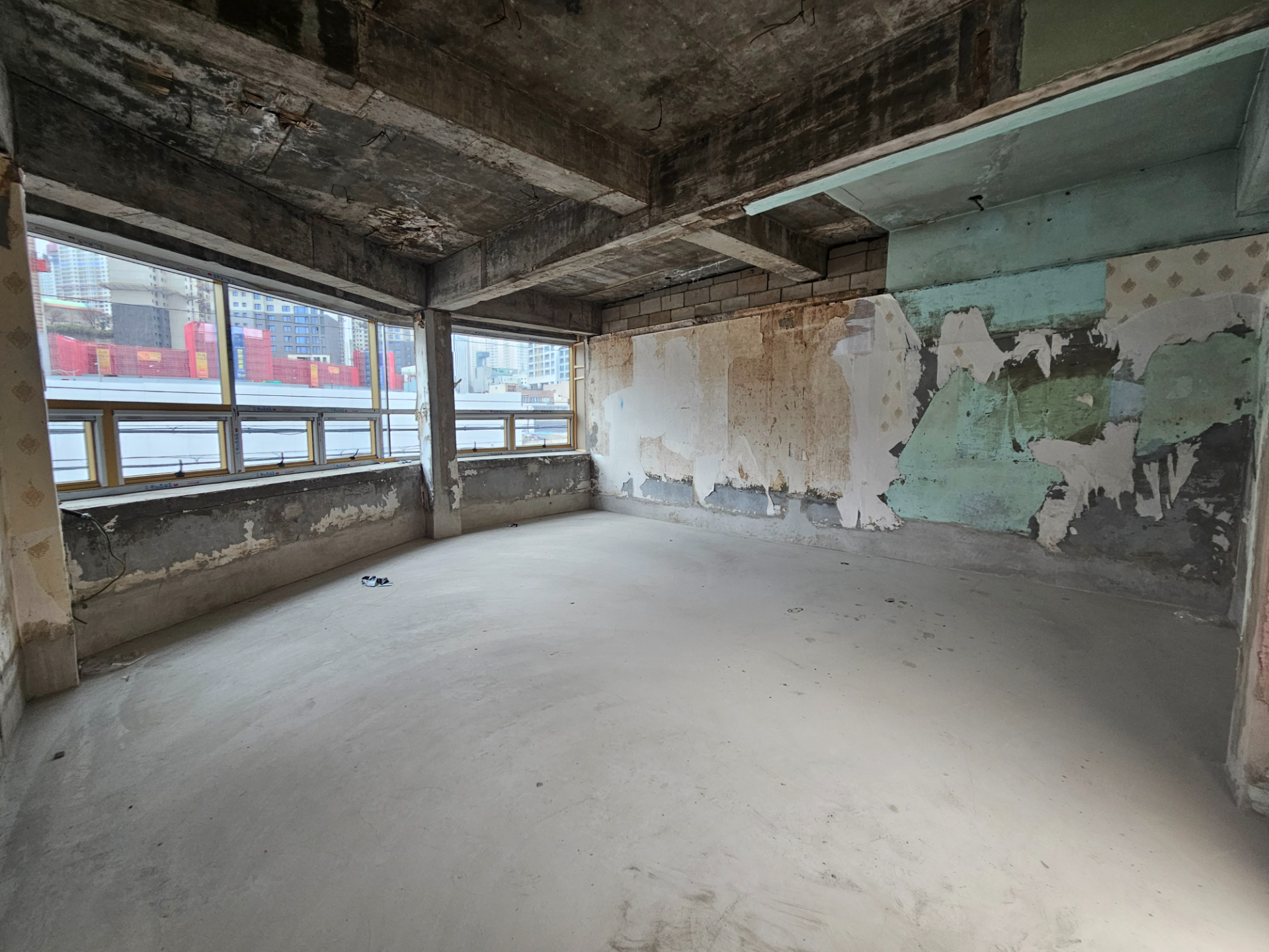 부산광역시 남구 대연동 상가 - 1