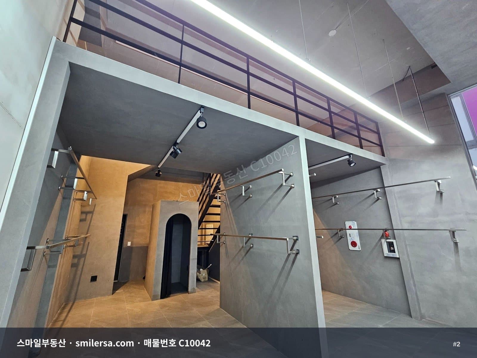 대연동 건물 컨디션 좋은 1층 상가 썸네일 2