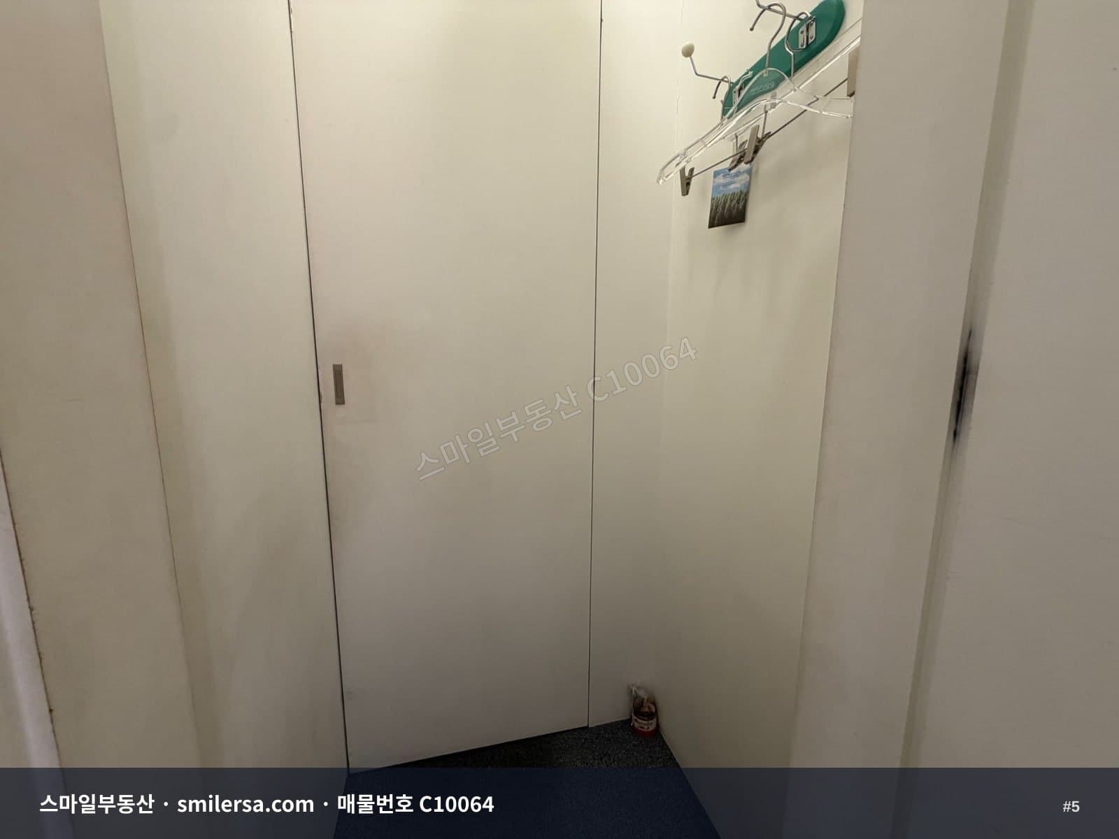 써밋 인근 예쁜 인테리어 1층 상가, 판매점 추천 자리 썸네일 5