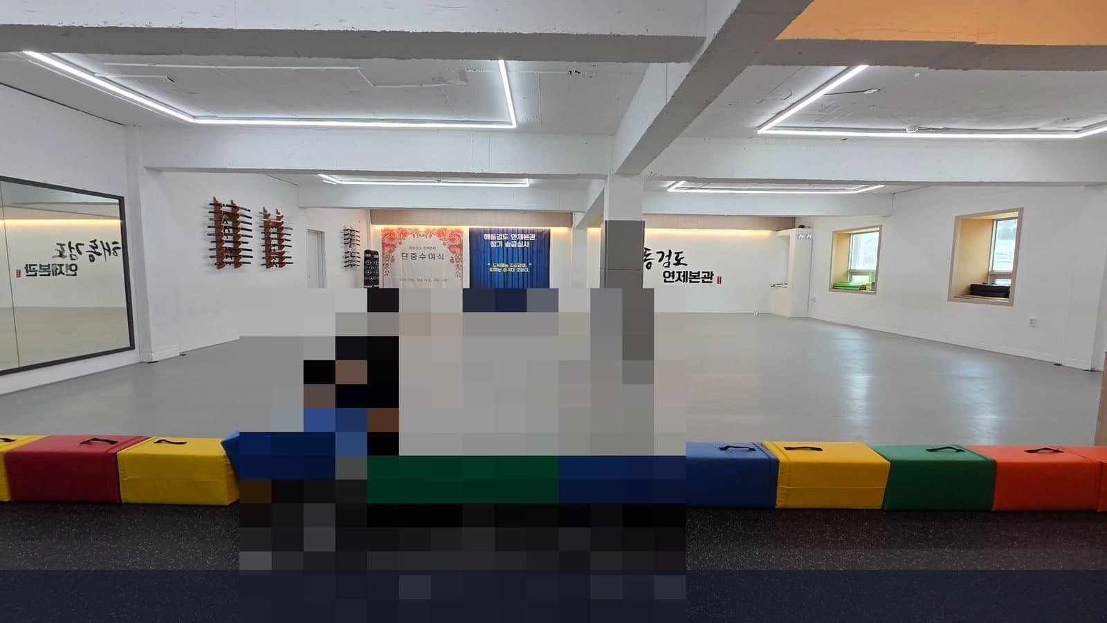 거제대로변 인테리어된 사무실 썸네일 2
