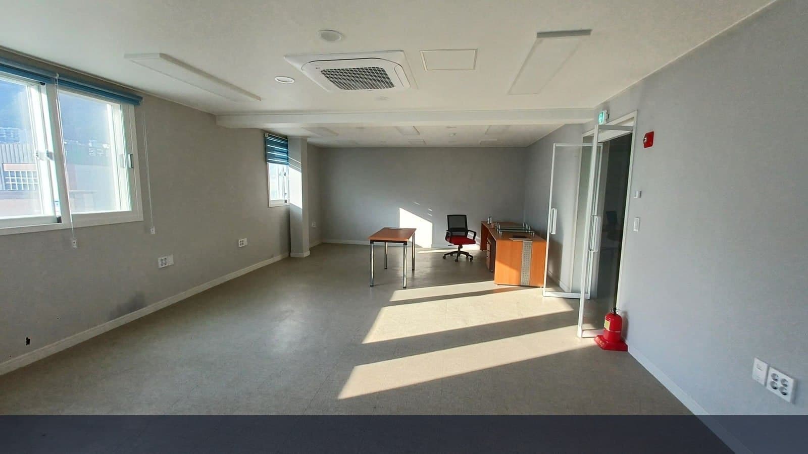 동구청 인근 도로변 주차 가능한 깔끔한 중사무실 - 1