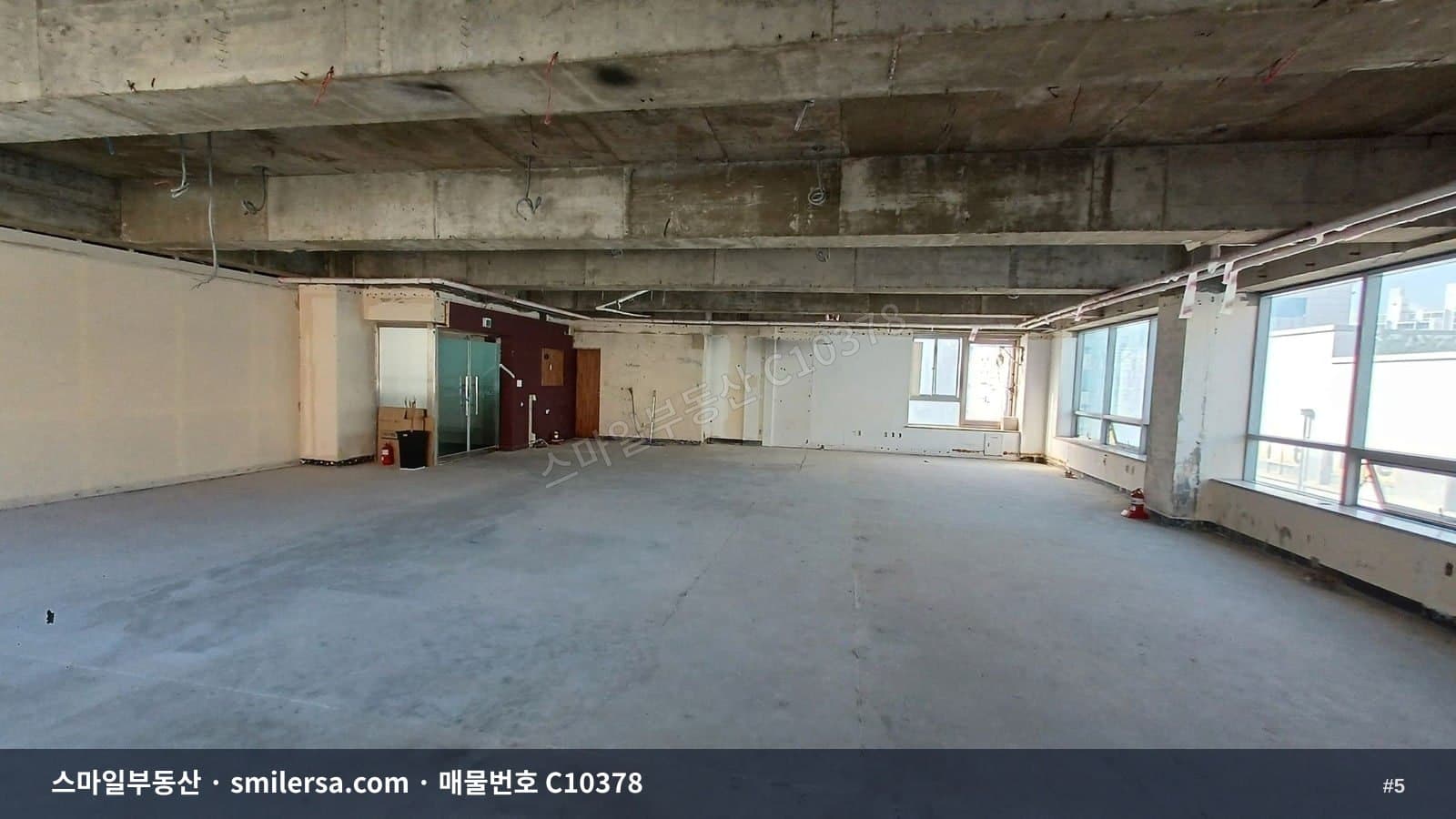 장산역 인근 중형 사무실·상가, 가성비 좋은 월세 매물 썸네일 5