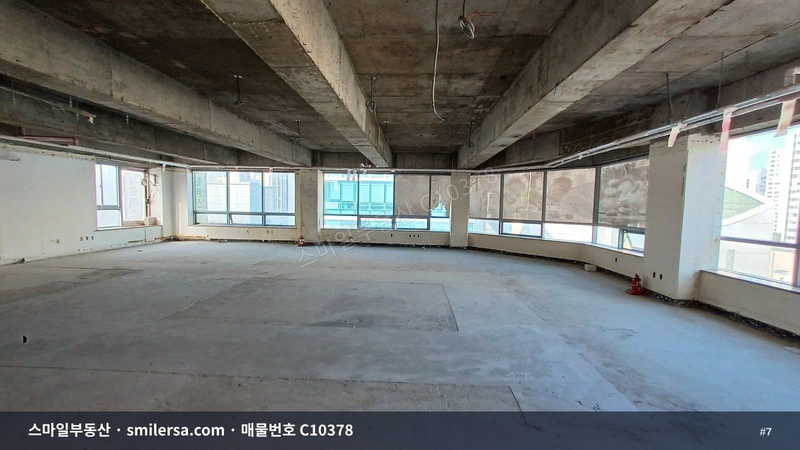 장산역 인근 중형 사무실·상가, 가성비 좋은 월세 매물 썸네일 7