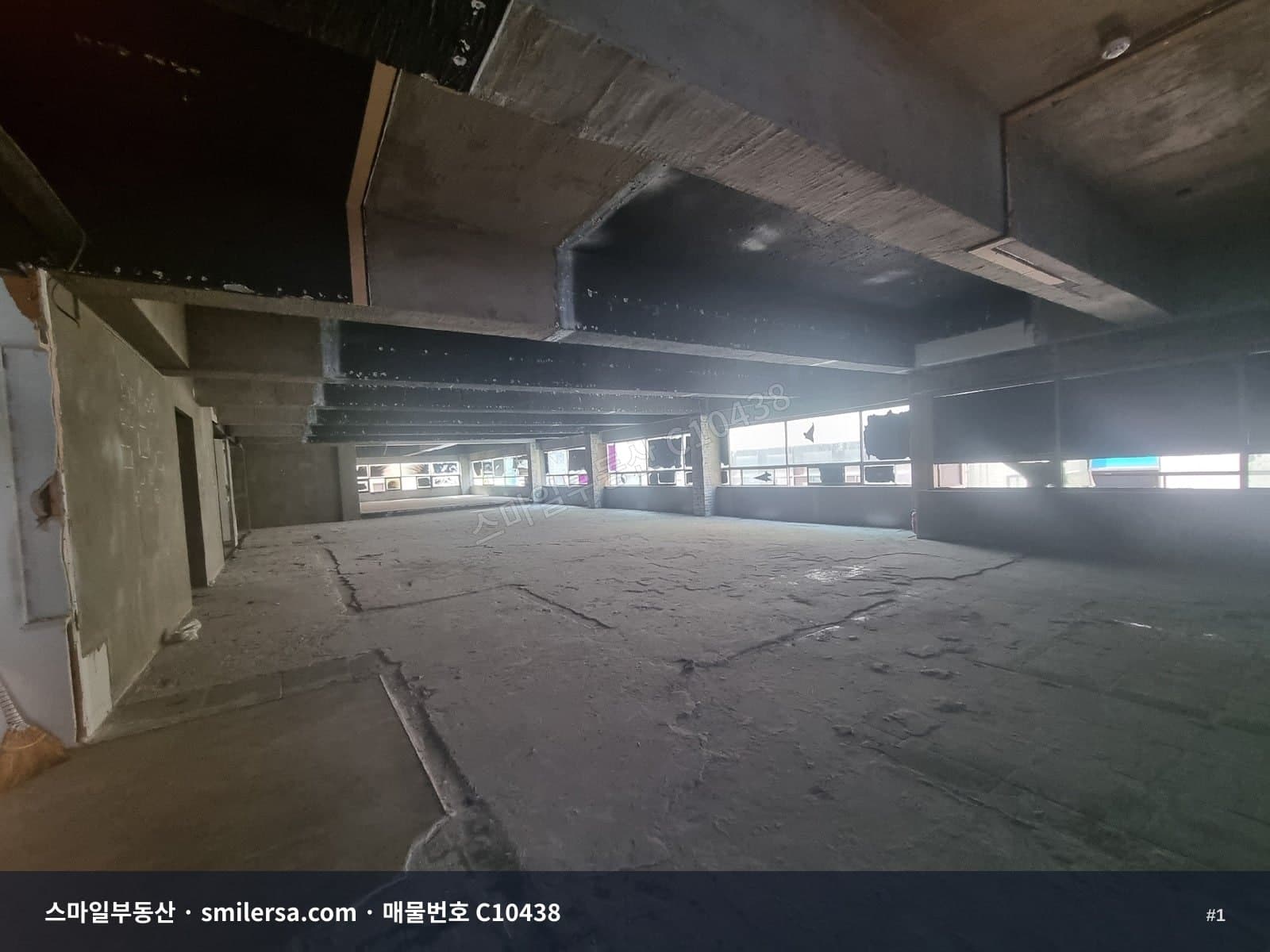 서면삼한골든뷰 인근 대형 상가, 5층 월세 매물 - 1