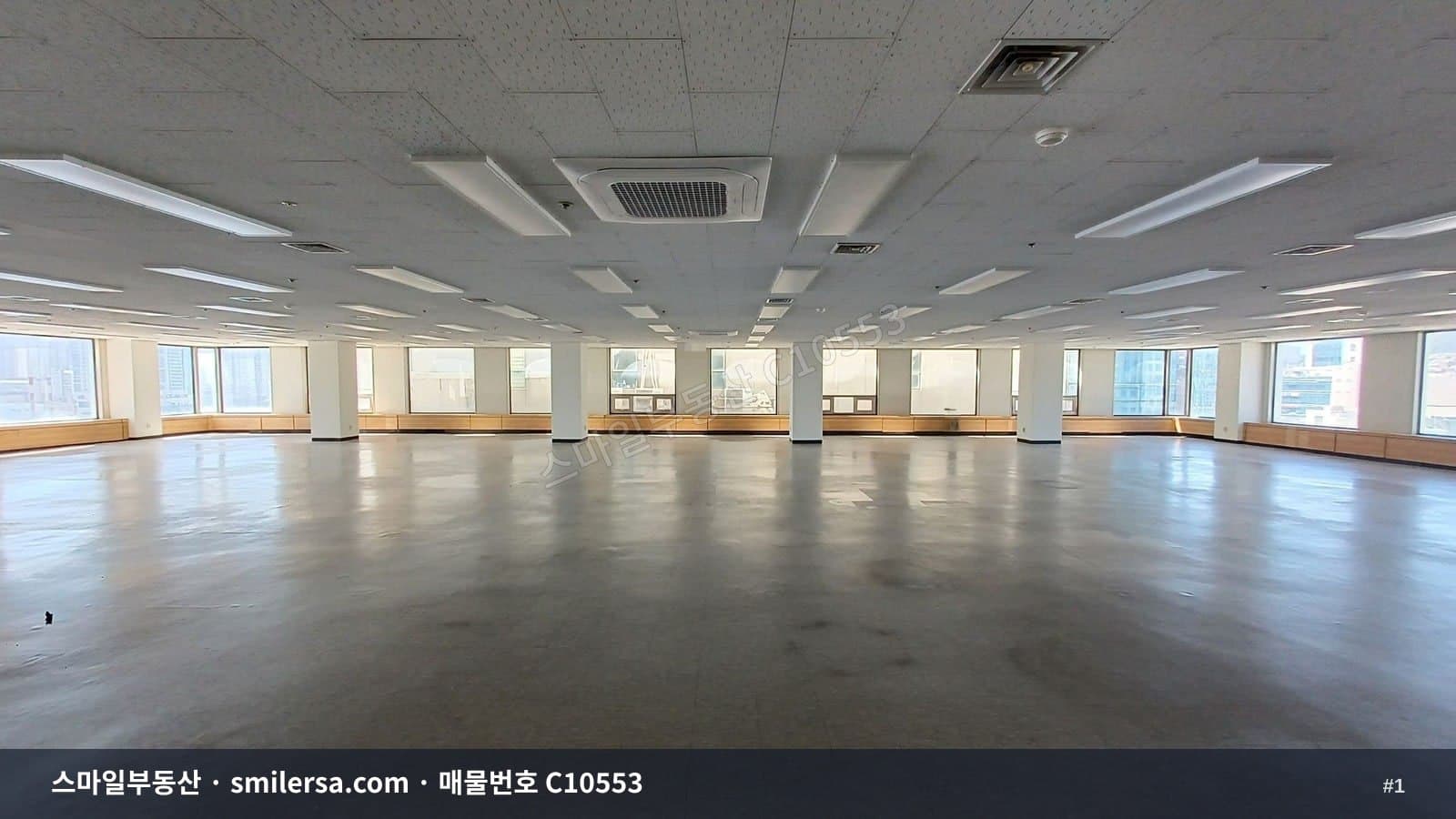 중앙동역 인근 대로변, 전망 좋고 관리 잘 된 대형 사무실 - 1
