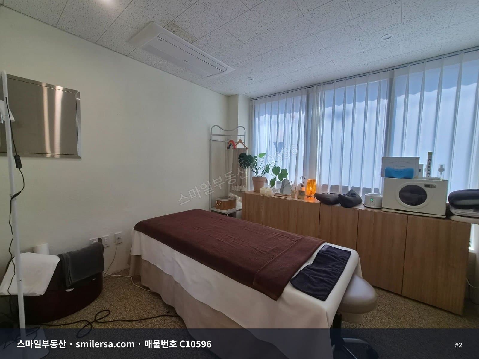 연산동 2층 화이트톤 감성 뷰티샵 상가 썸네일 2