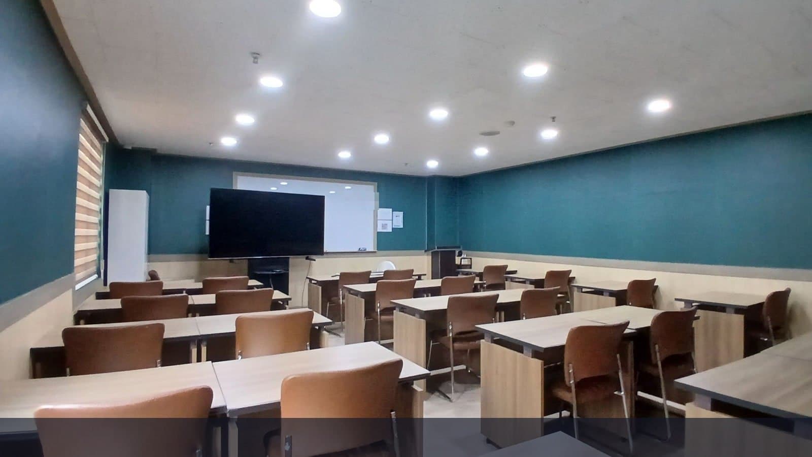 부전역 인근 큰 대로변 깔끔한 사무실 건물 썸네일 2