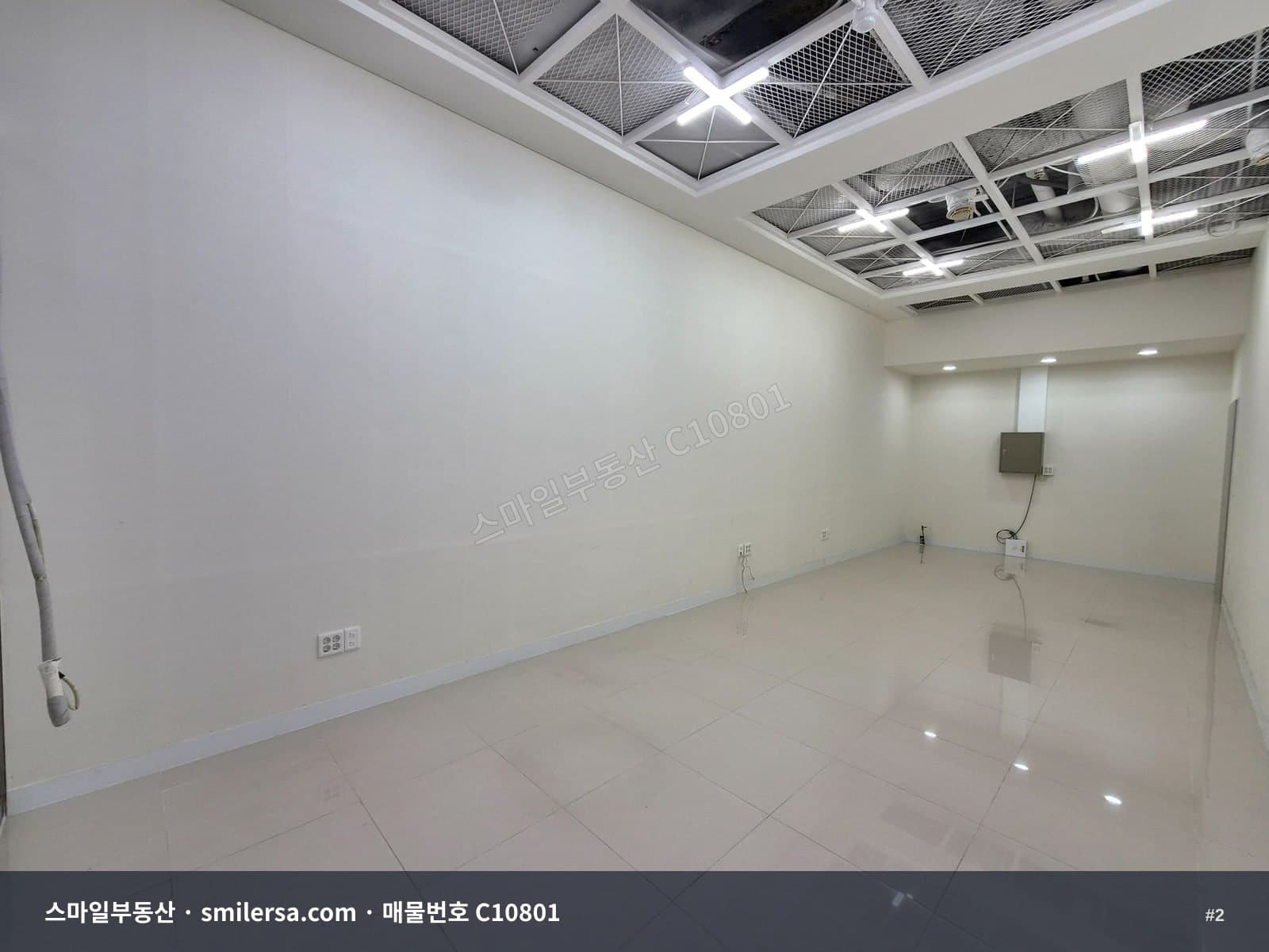 교대역 인근 깔끔한 지하 상가 임대 썸네일 2