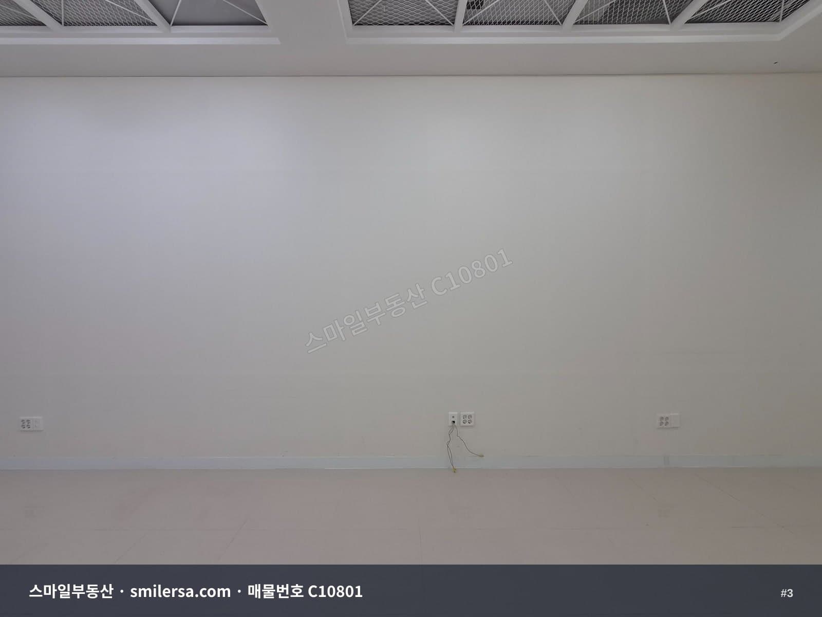 교대역 인근 깔끔한 지하 상가 임대 썸네일 3