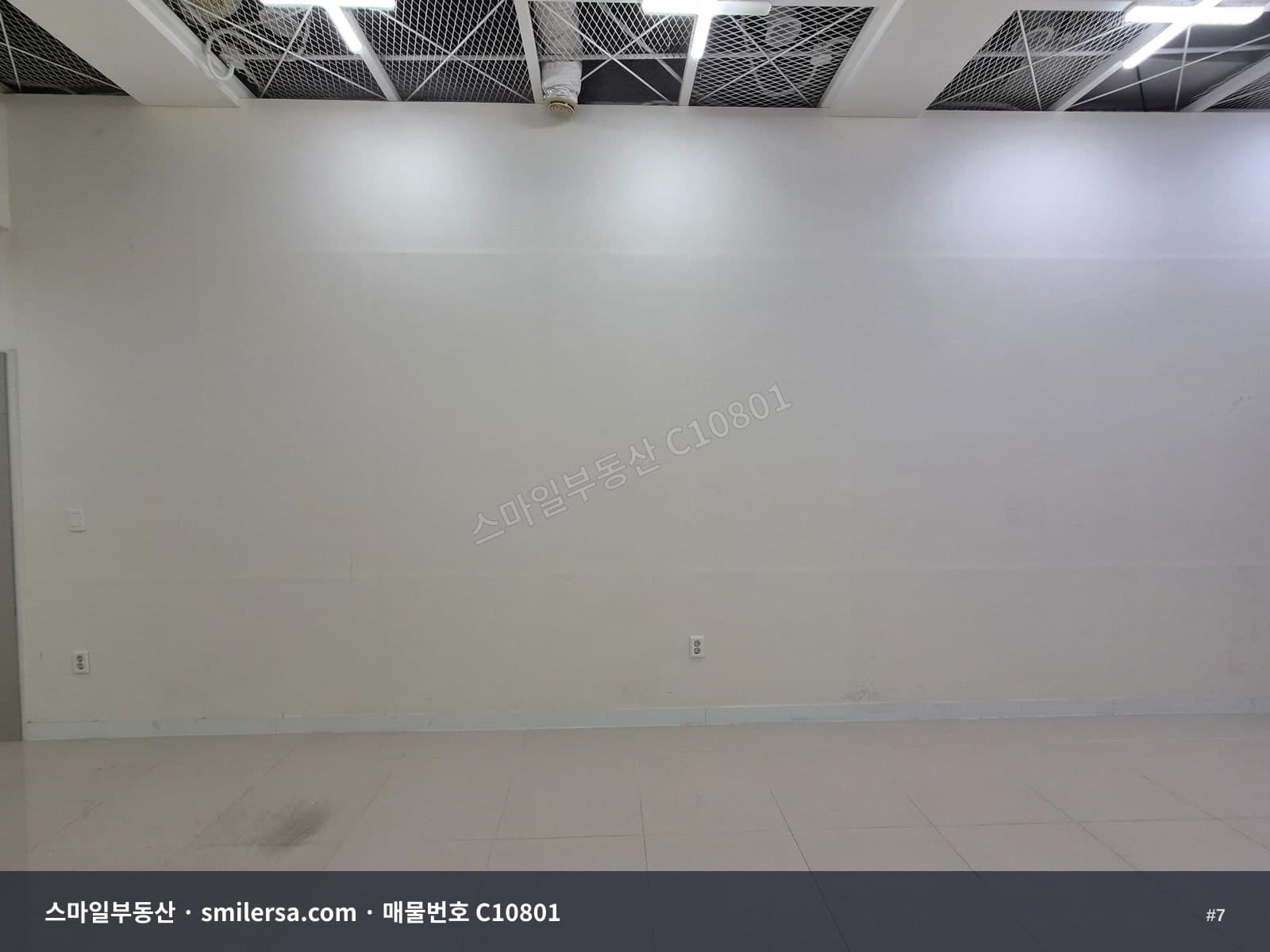 교대역 인근 깔끔한 지하 상가 임대 썸네일 7
