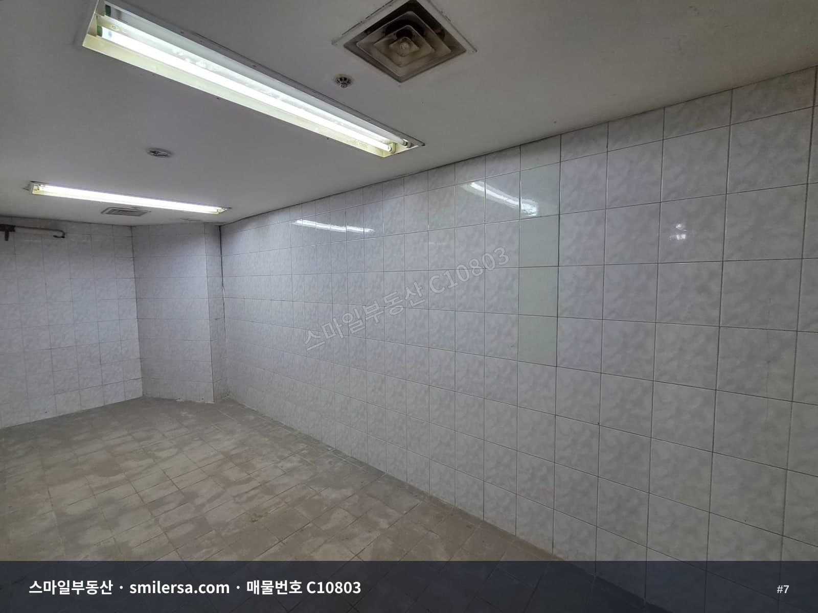 교대역 인근 깔끔한 지하 상가 임대 썸네일 7