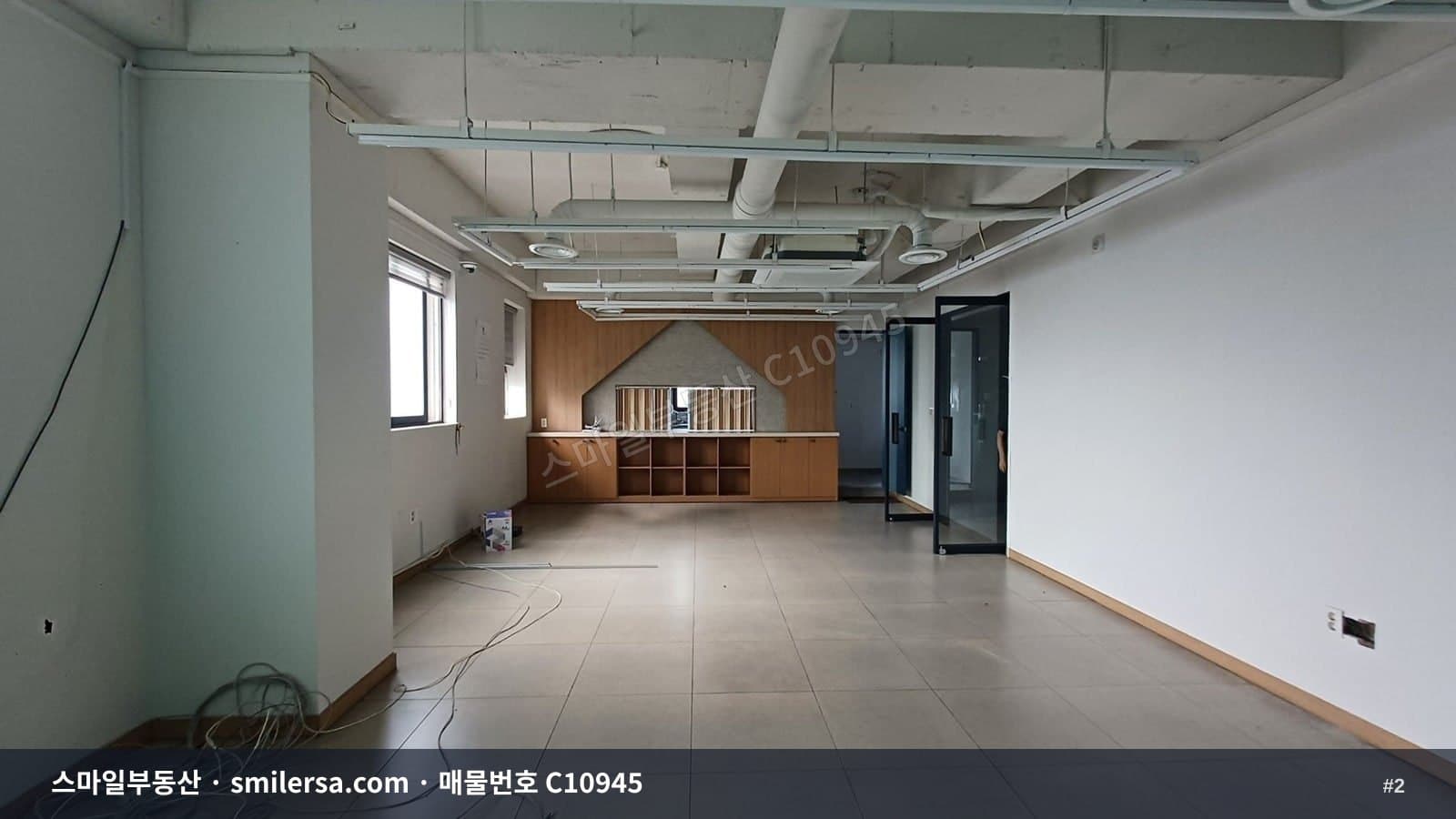 거제역 인근 대형 사무실, 주차 편한 월세 매물 썸네일 2