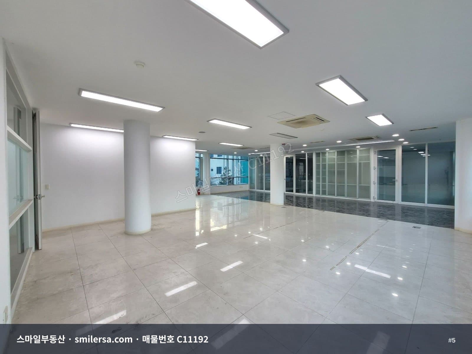 하단역 인근 깔끔한 2층 상가 임대 썸네일 5
