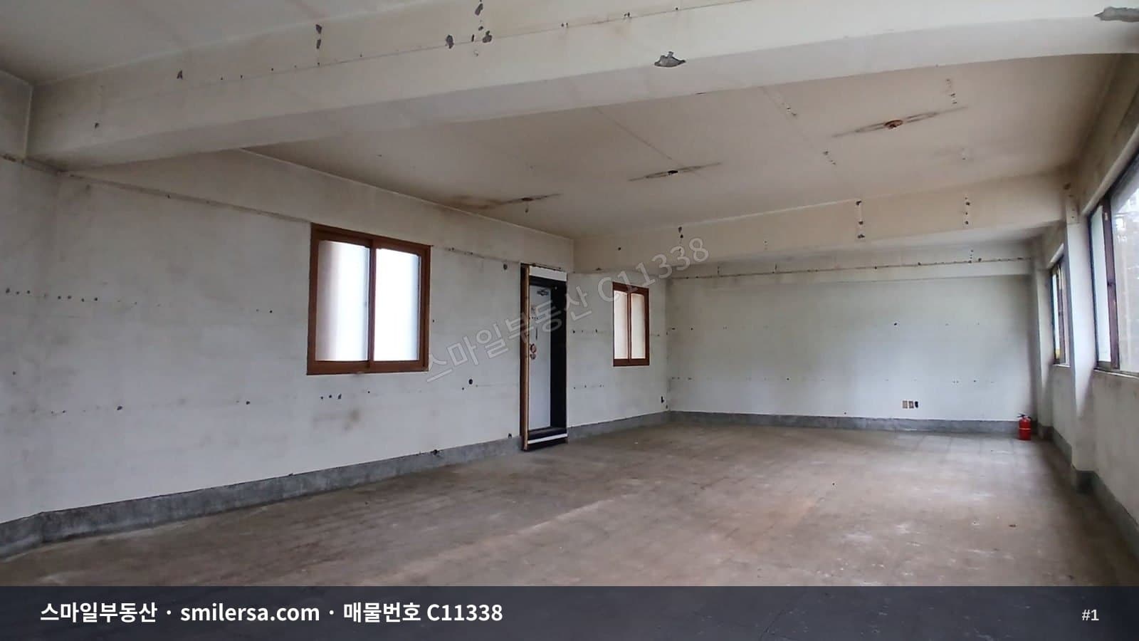 롯데캐슬골드아너 후문 인근 2층 상가 - 1