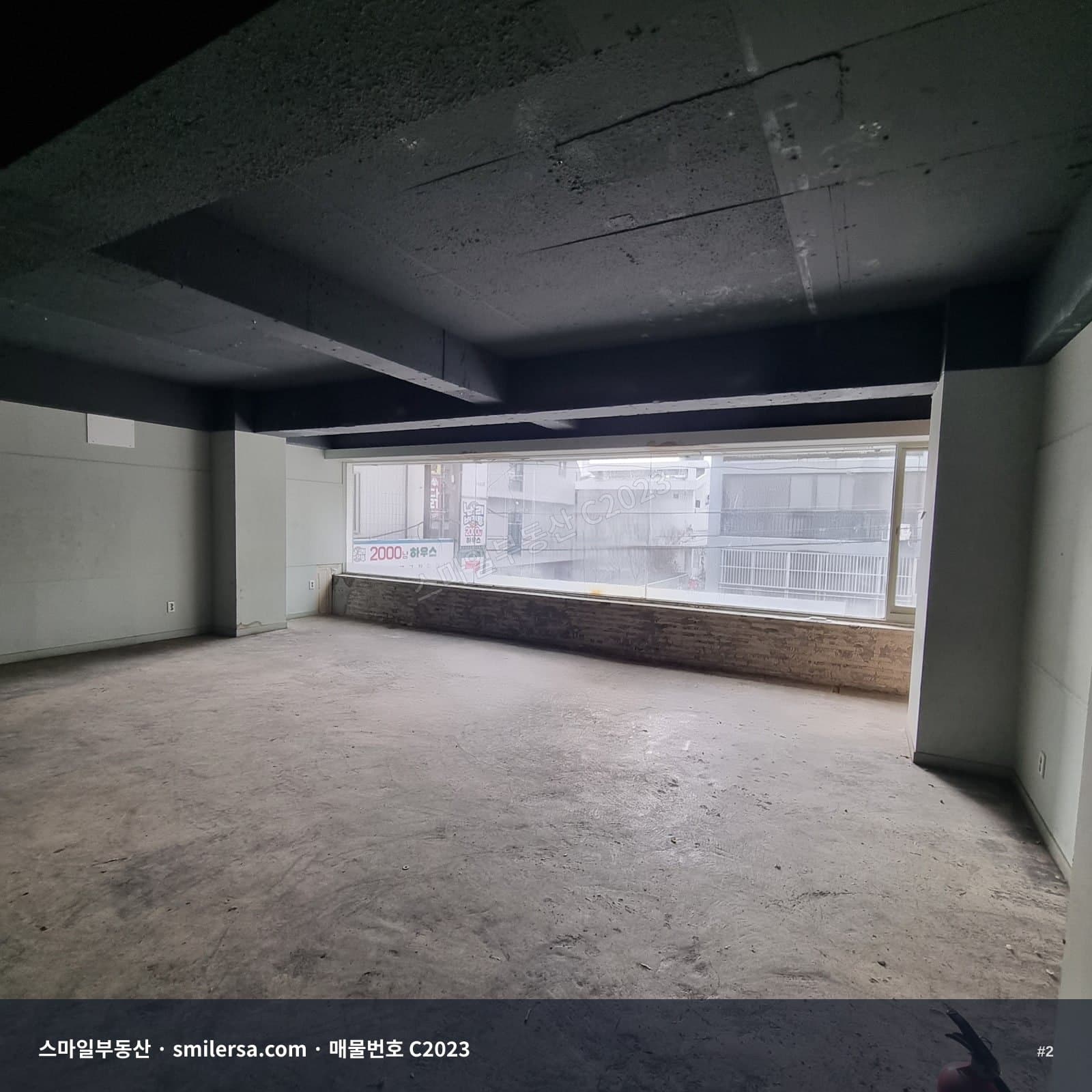 경성대 인근 상가 2층 44평, 도로변 입지 월세 매물 썸네일 2