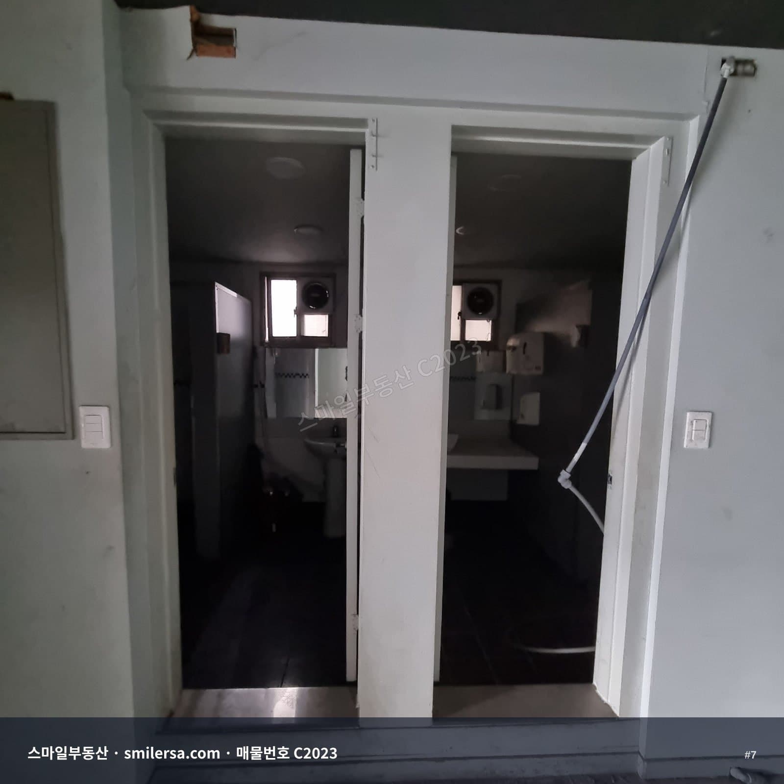 경성대 인근 상가 2층 44평, 도로변 입지 월세 매물 썸네일 7