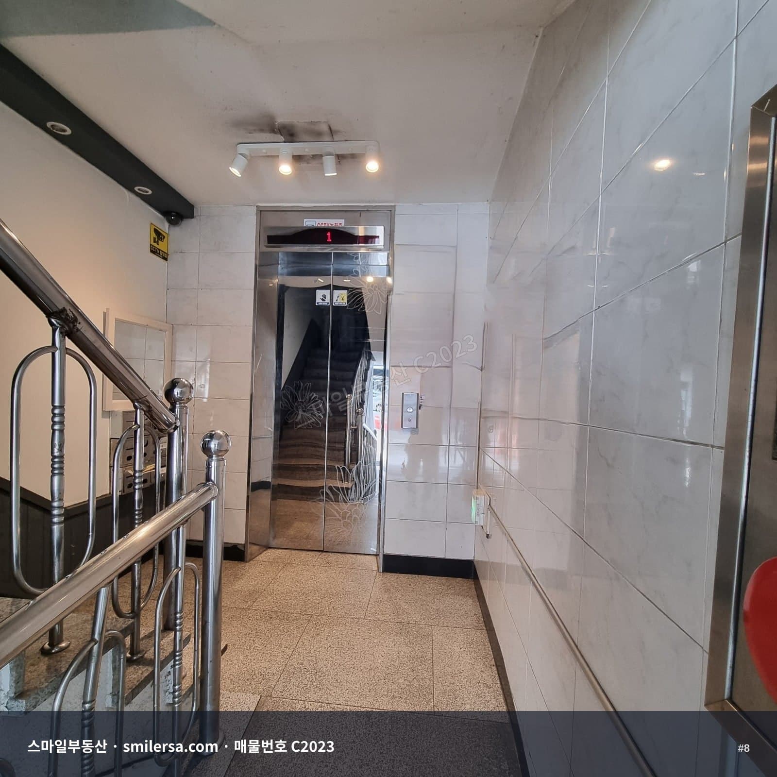 경성대 인근 상가 2층 44평, 도로변 입지 월세 매물 썸네일 8