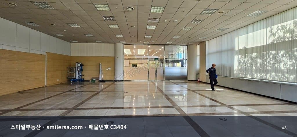 중앙4가 역세권 경치좋은 사무실, 138평 1층 썸네일 3