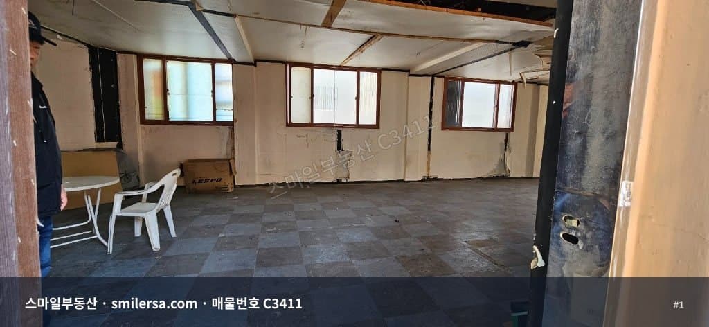 부산대 북문 인근 42평 사무실, 젊은 상권 속 중형 공간 - 1