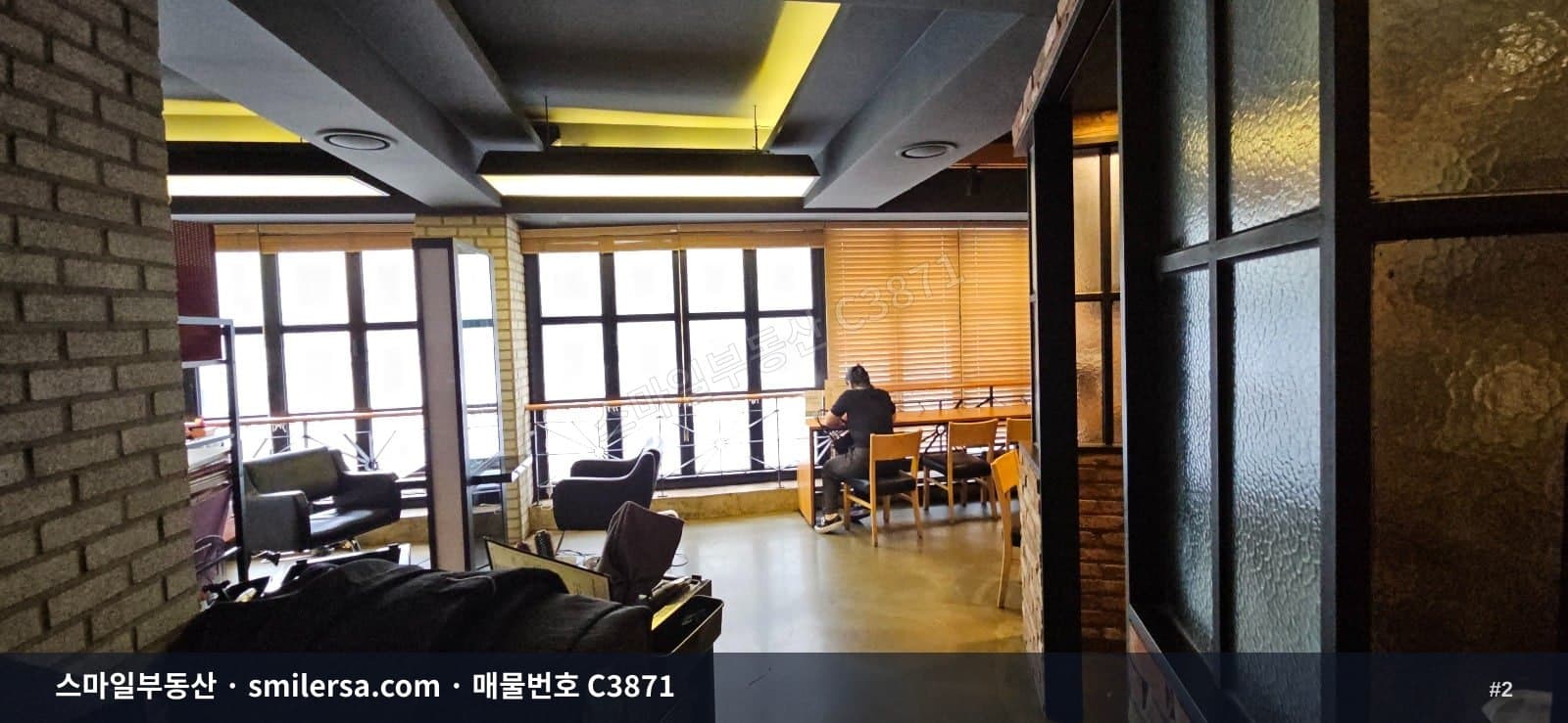 경성대역 인근 대로변 2층 사무실, 역세권 40평 공간 썸네일 2