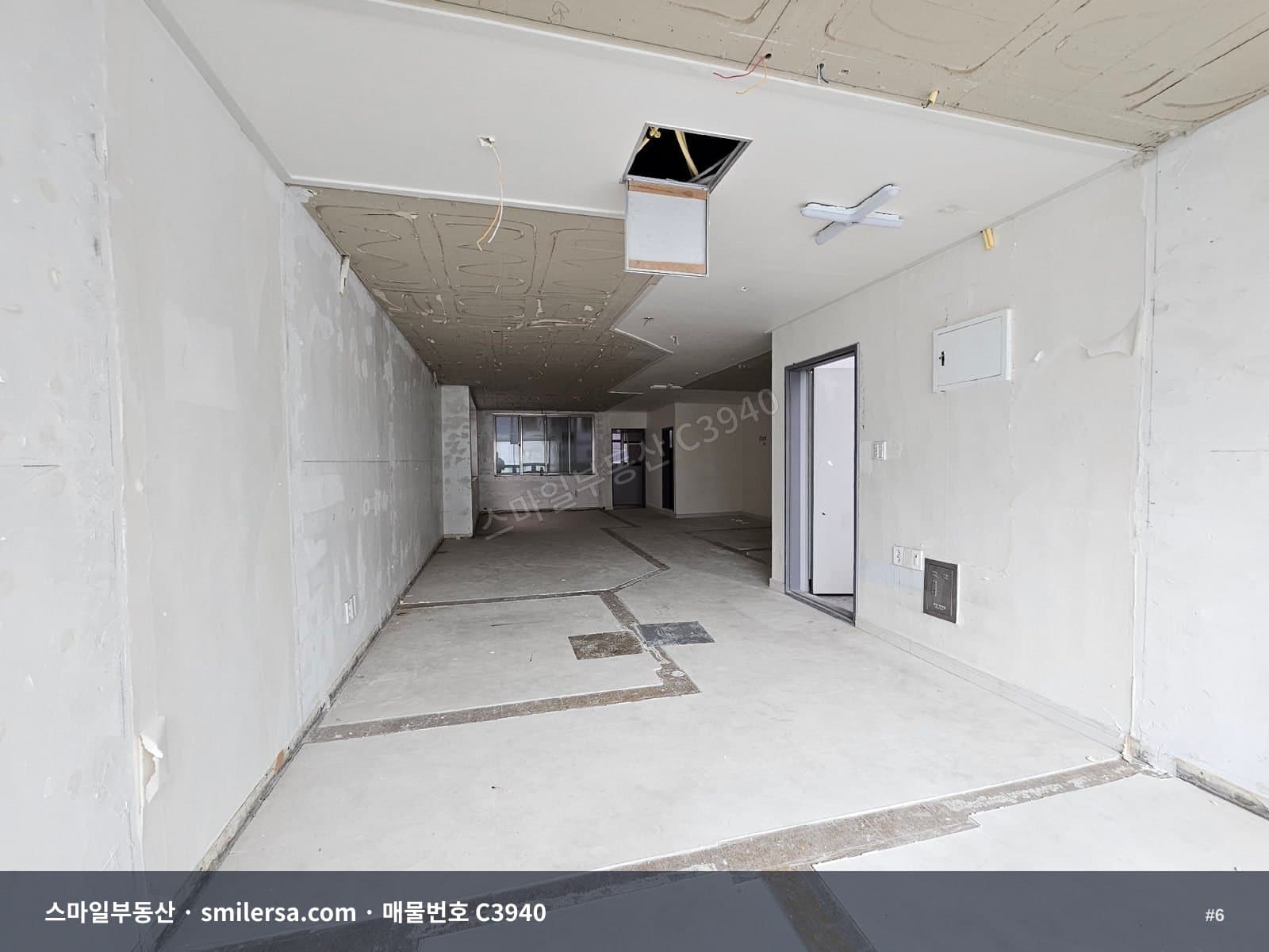 수영역 교차로 인근 25평 중소형 사무실, 커피숍·공방 운영 가능 썸네일 6