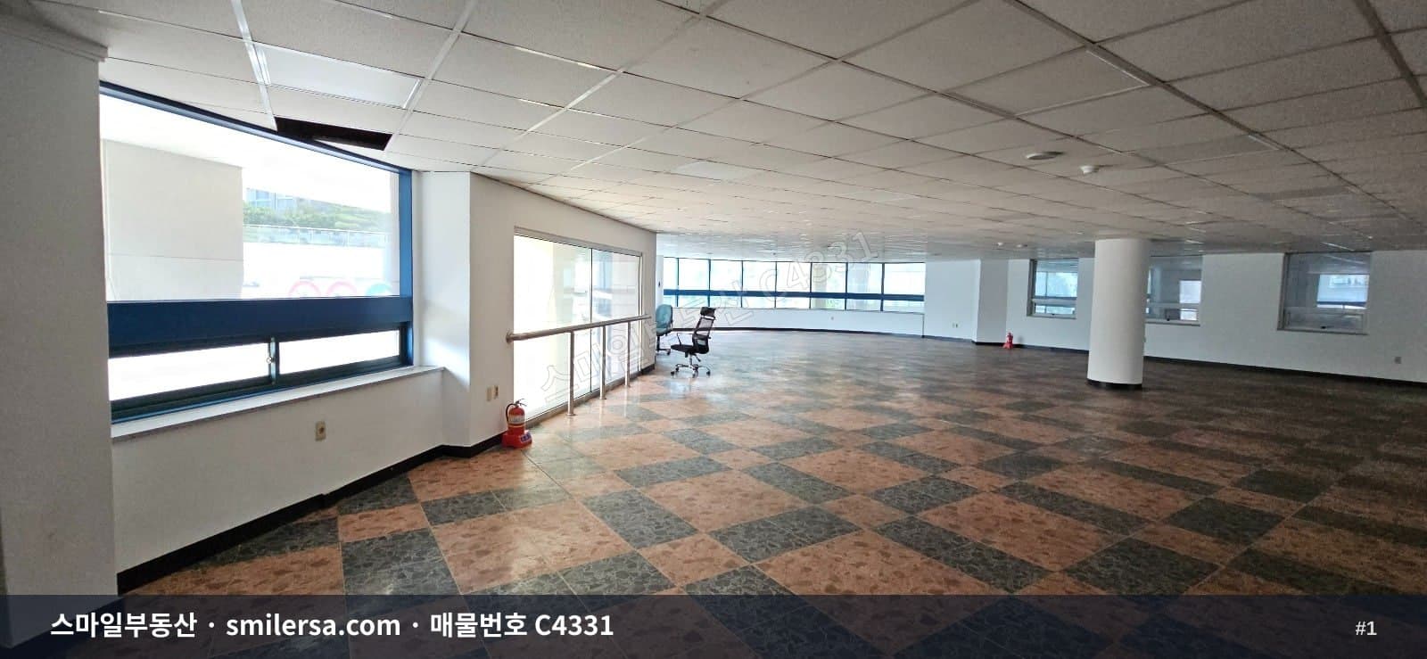수영·민락역 대로변 197평 대형 사무실, 역세권 접근성 좋은 깔끔한 공간 - 1
