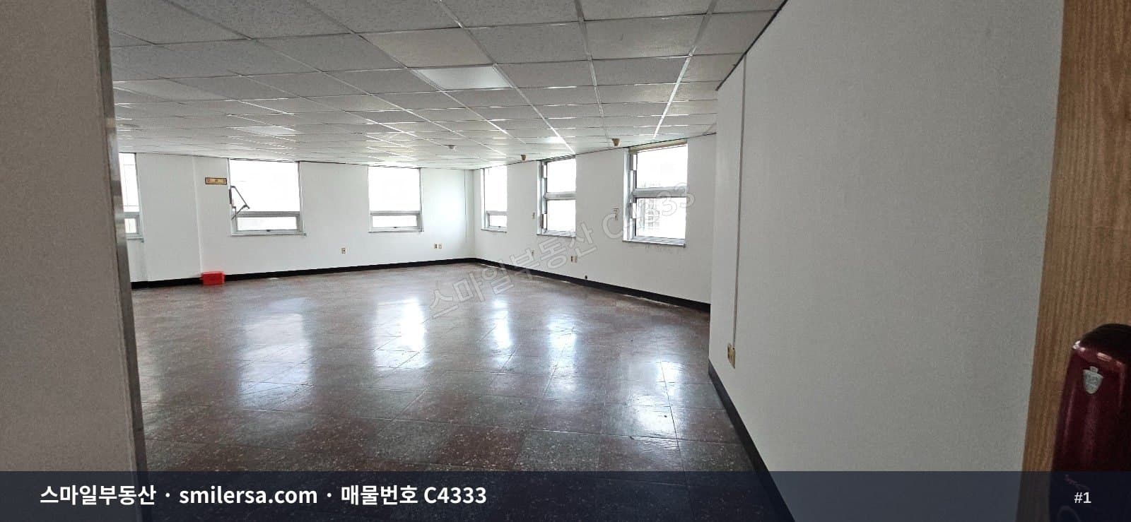 수영·민락역 대로변 깔끔한 소형 사무실, 역세권 37평대 - 1