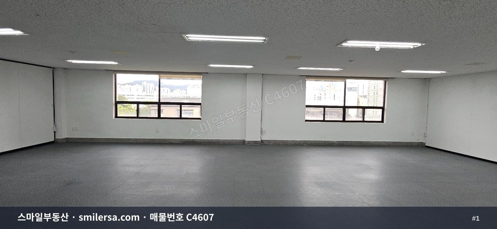 수안역 인근 50평 사무실, 엘리베이터 있는 역세권 공간 - 1