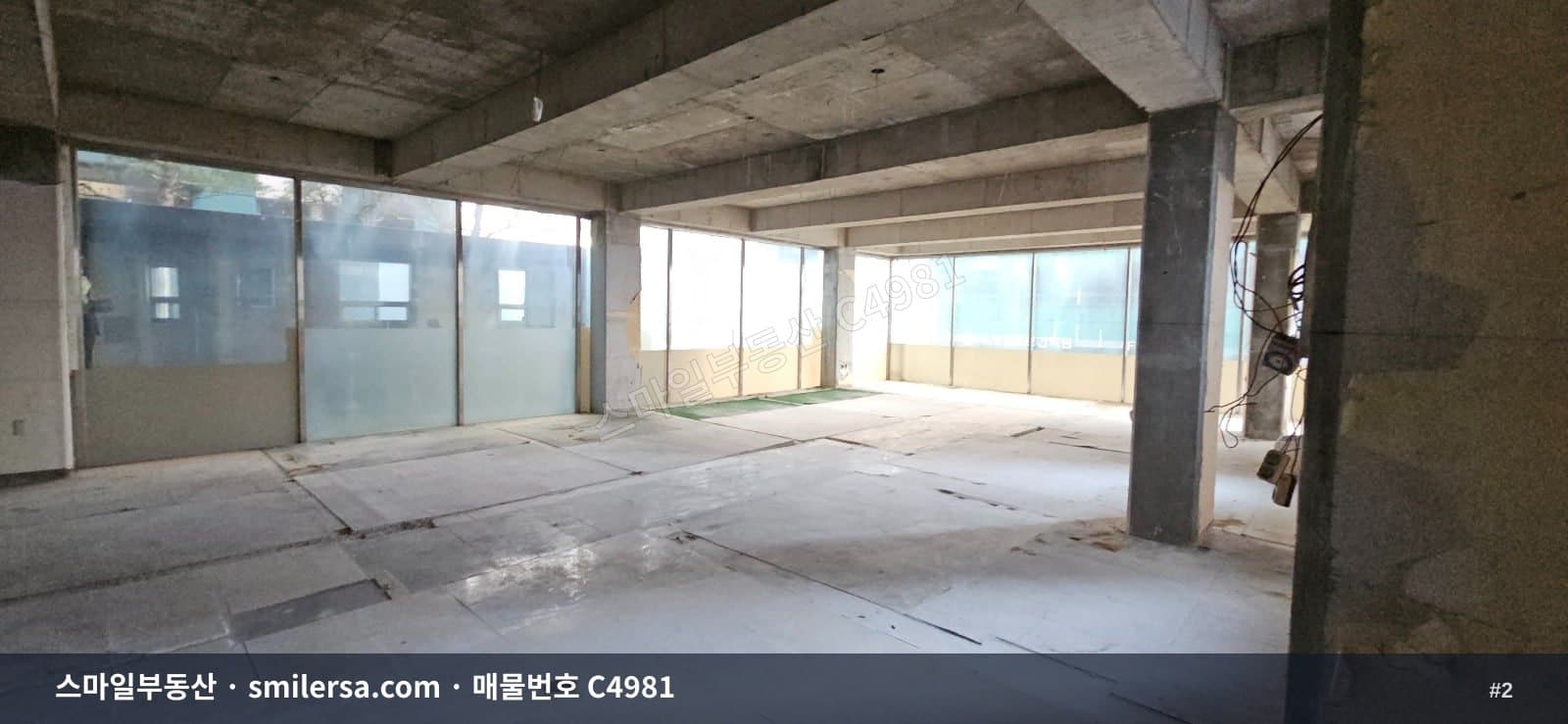 해운대역 인근 도로변 50평 사무실, 다양한 업종 검토 가능 썸네일 2