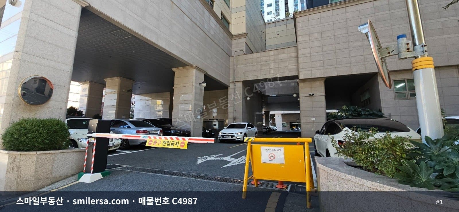 전포역 인근 오피스텔 매매 - 17층 81평 상업용 공간 - 1