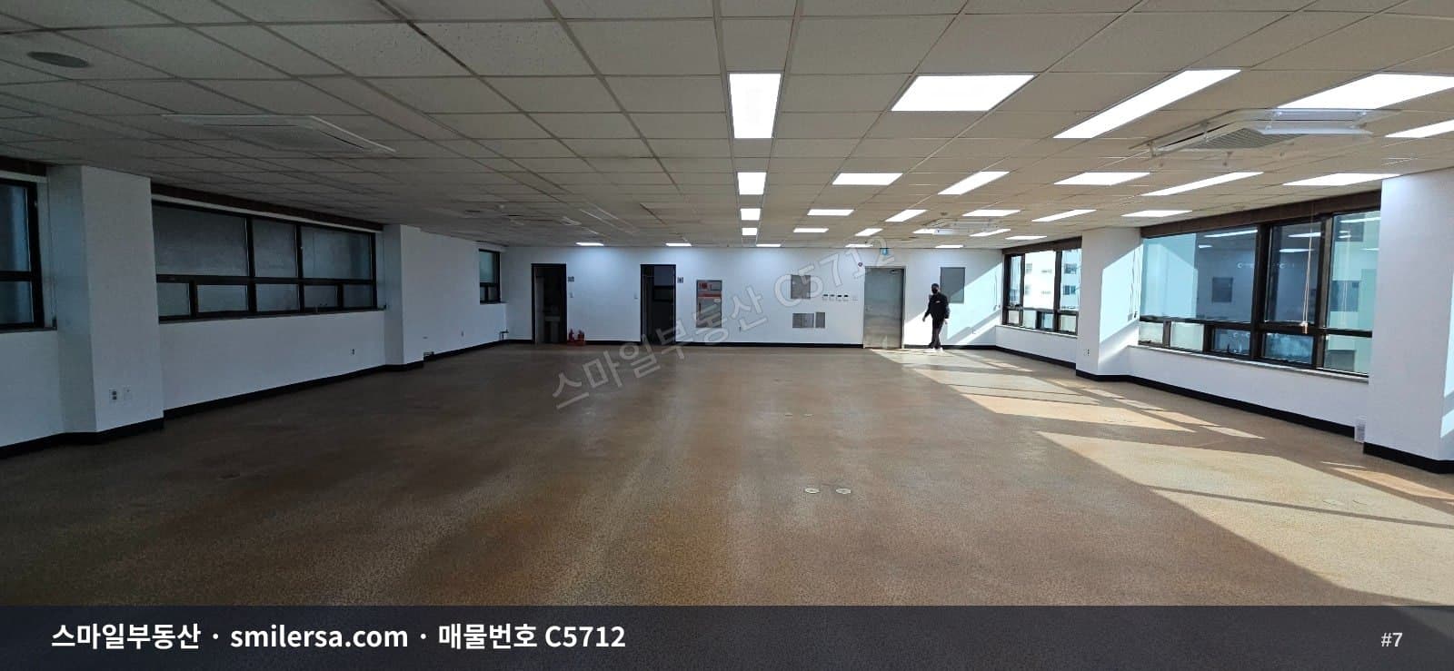 양정역 인근 대로변 깔끔한 대형 사무실 82평 썸네일 7