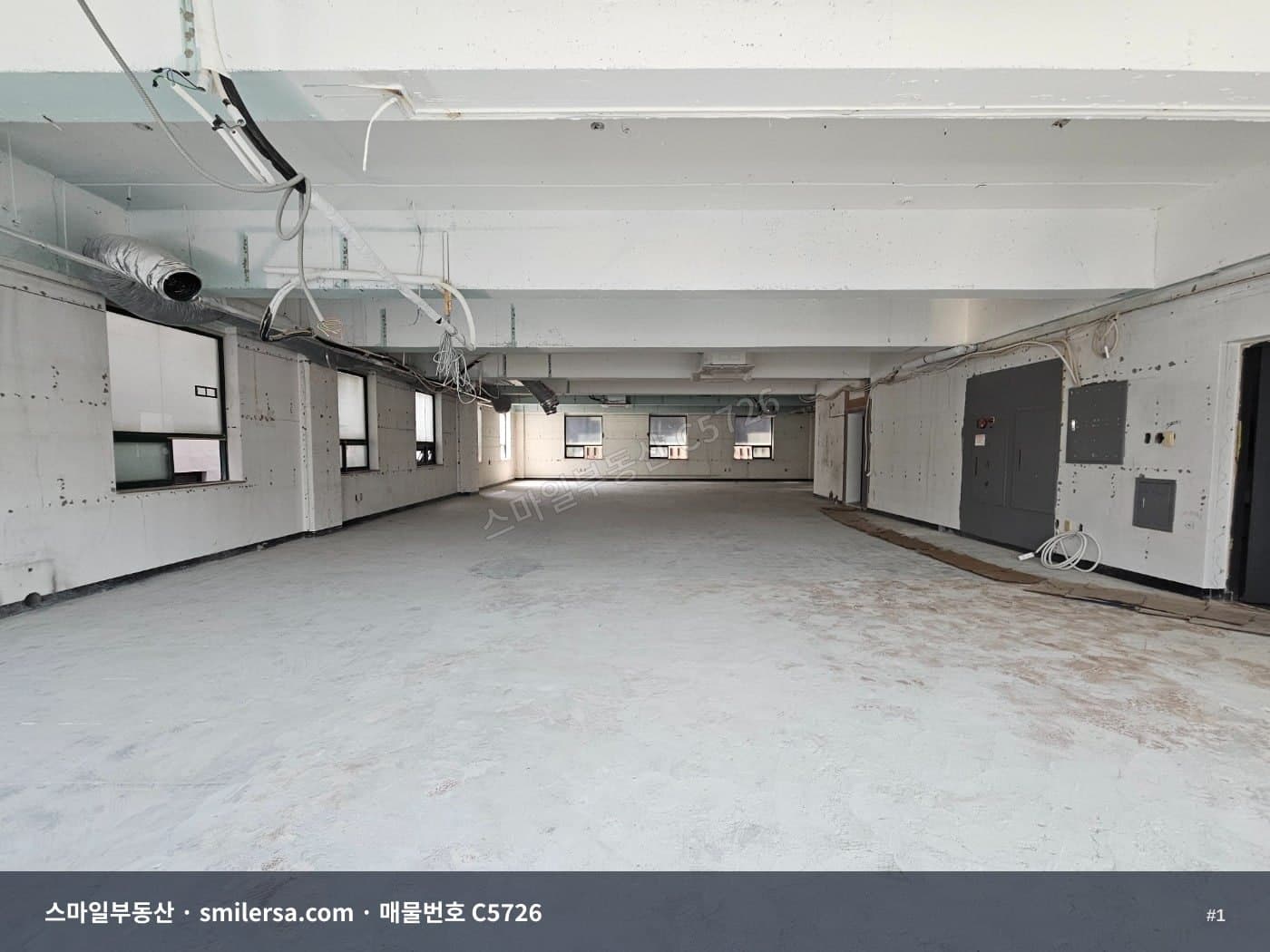 부전도서관 인근 대로변 사무실 75평, 전포카페거리 바로 옆 - 1