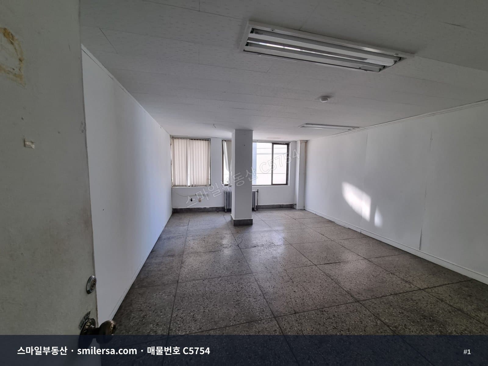 부산광역시 중구 중앙동4가 사무실 내부 사진 C5754