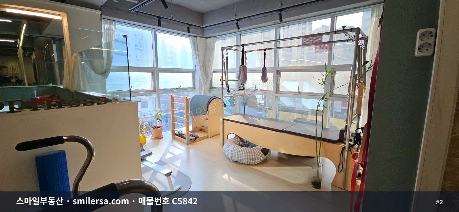 양정역 인근 동평로변 90평 상가, 광고 효과 좋은 4층 공간 썸네일 2