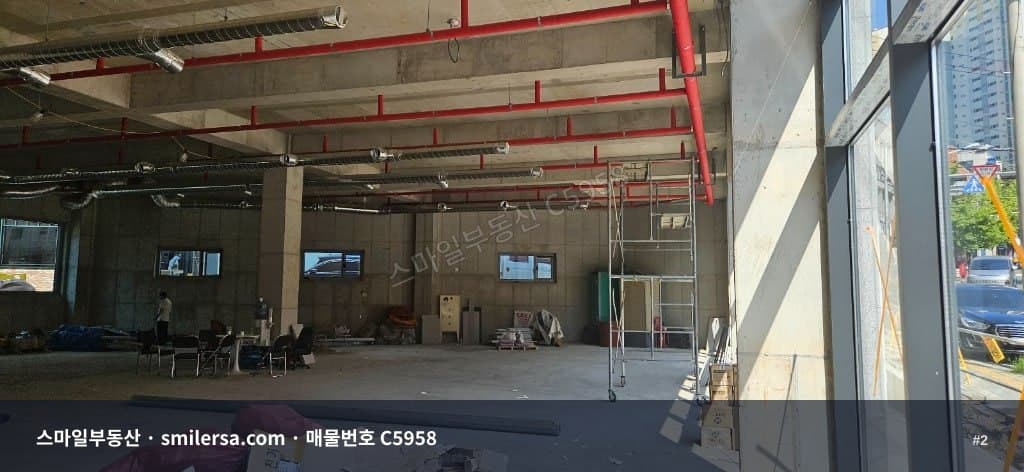 전포동 신축 무권리 1층 상가, 52평 도로변 입지 썸네일 2