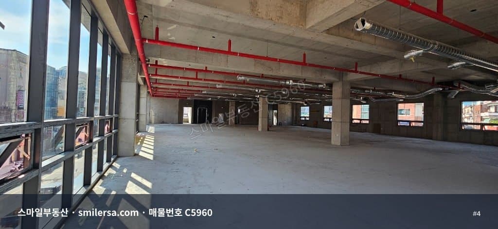 전포동 신축 대형 사무실 180평, 전포놀이터 골목시장 인근 도로변 썸네일 4