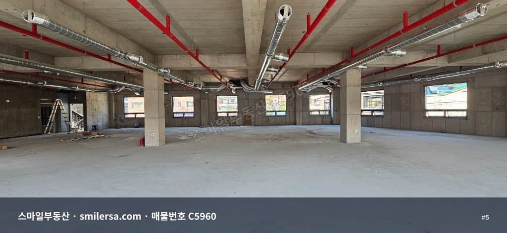 전포동 신축 대형 사무실 180평, 전포놀이터 골목시장 인근 도로변 썸네일 5