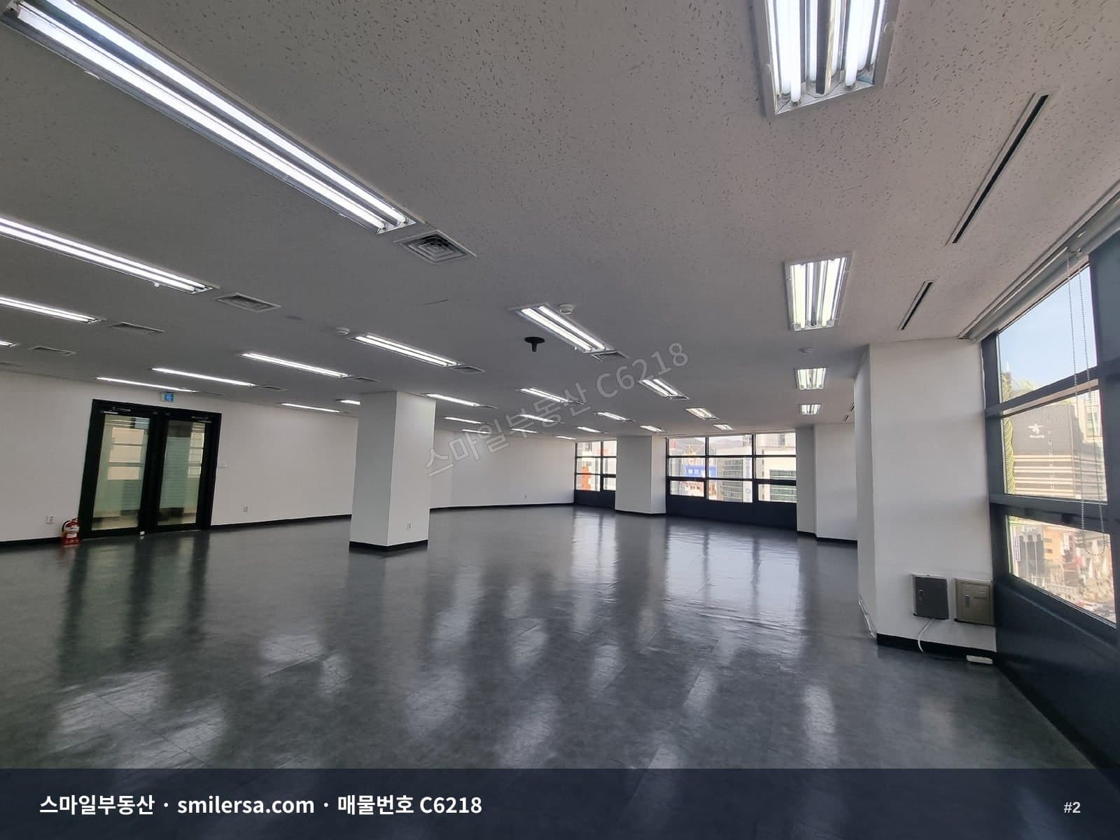 서면역 1번출구 인근, 관리 잘 된 전문 오피스 80평 사무실 썸네일 2