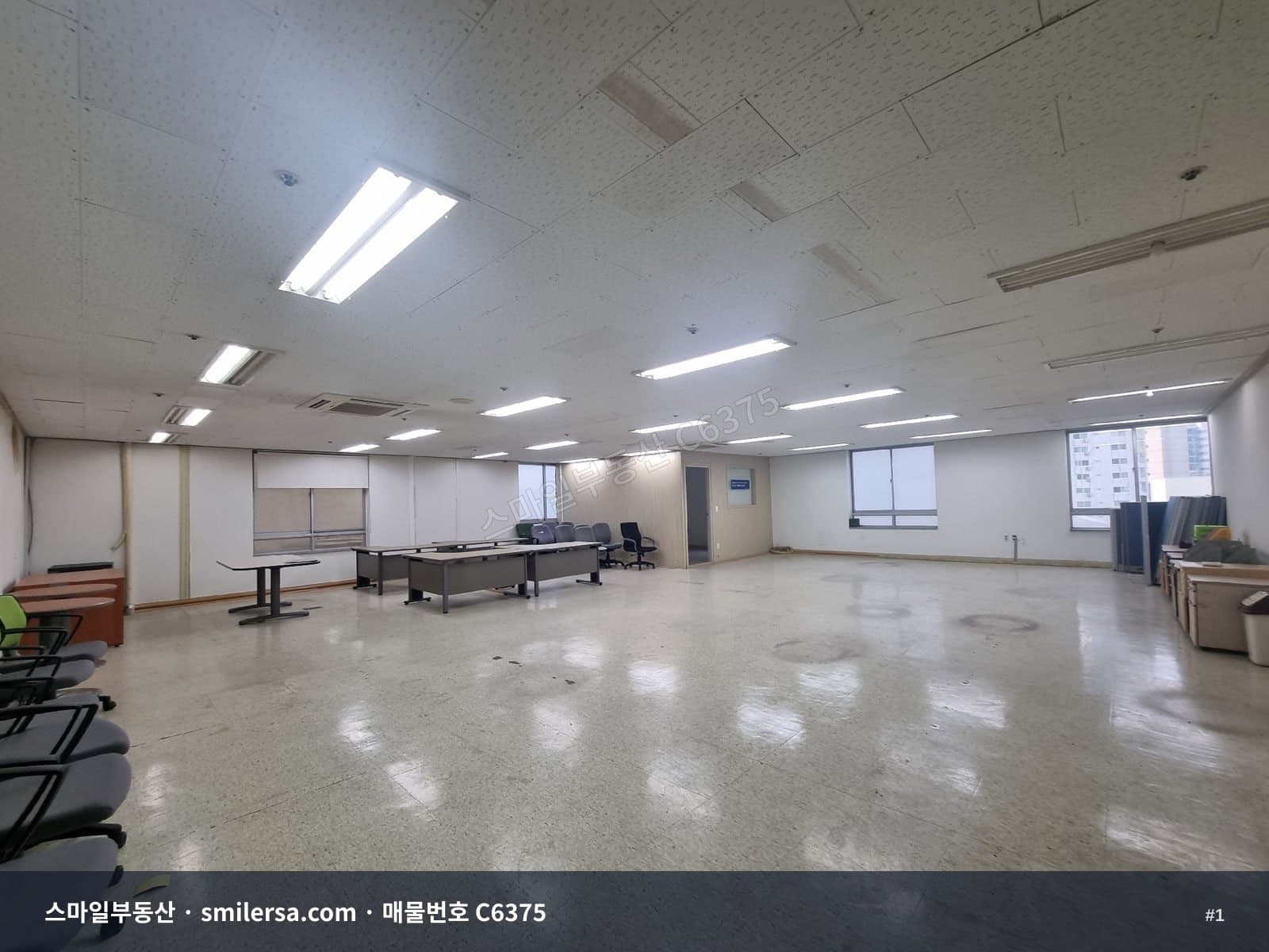 서면 NC백화점 인근 전용 36평 사무실, 전리단길 상권 노출 좋은 자리 - 1