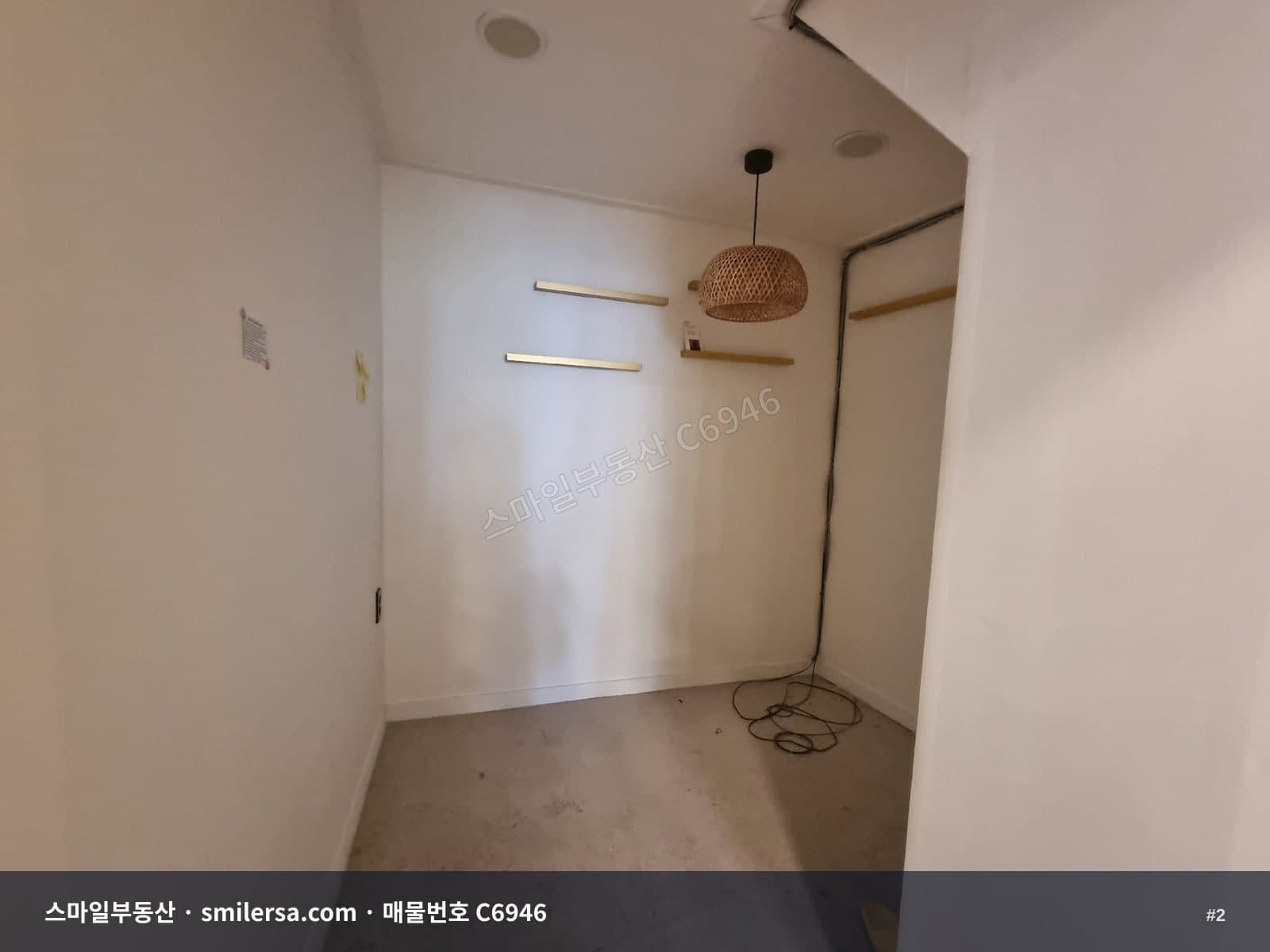 전포 사잇길 인근 2층 상가, 배후세대 풍부한 15평 뷰티샵 자리 썸네일 2