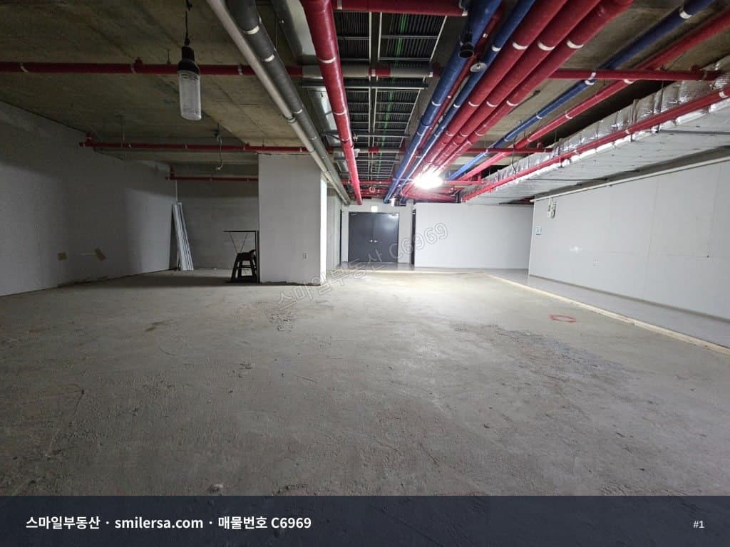 서면 중심상권 대형빌딩 무권리 상가, 역세권 32평 - 1