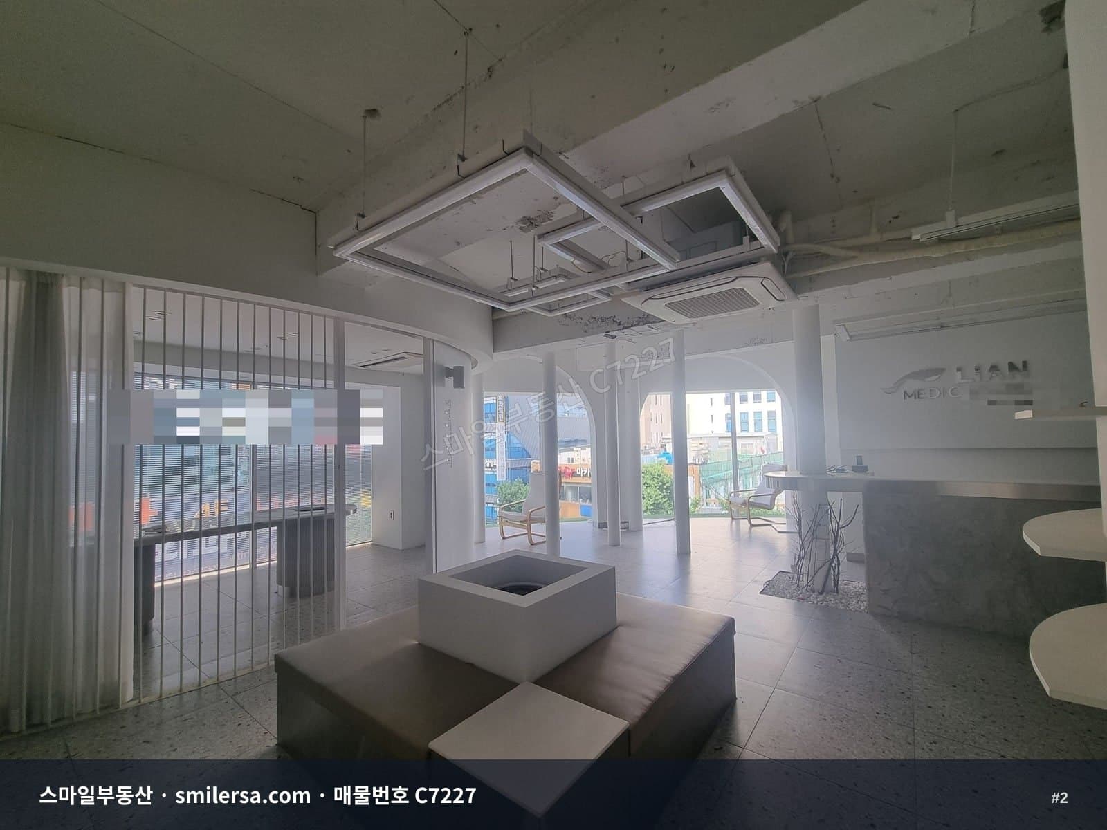 서면 롯데백화점 인근 대로변 코너상가 썸네일 2