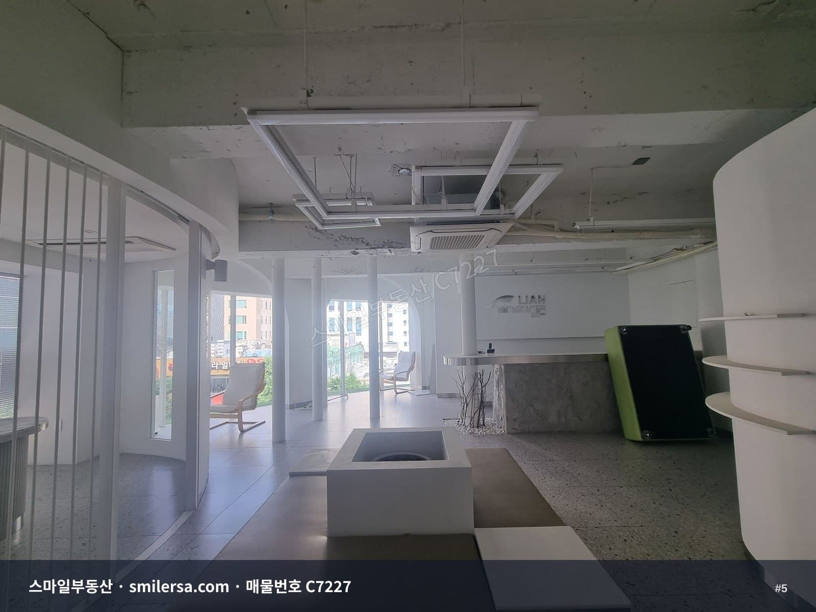 서면 롯데백화점 인근 대로변 코너상가 썸네일 5