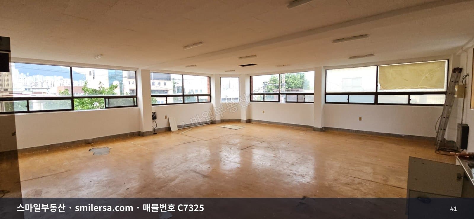 부산광역시 연제구 거제동 사무실 내부 사진 C7325