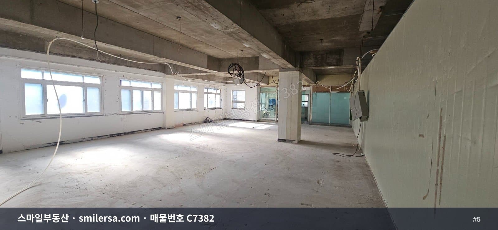 중앙동 40계단 인근 해관로변 음식점 자리, 전면 넓은 1층 상가 썸네일 5
