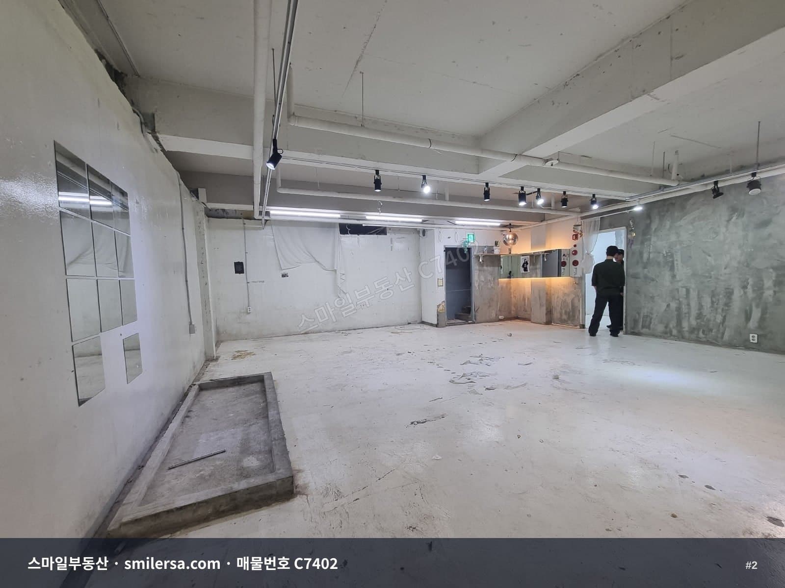 전포사잇길 대로변 깔끔한 지하 점포, 무권리 즉시입주 가능 썸네일 2