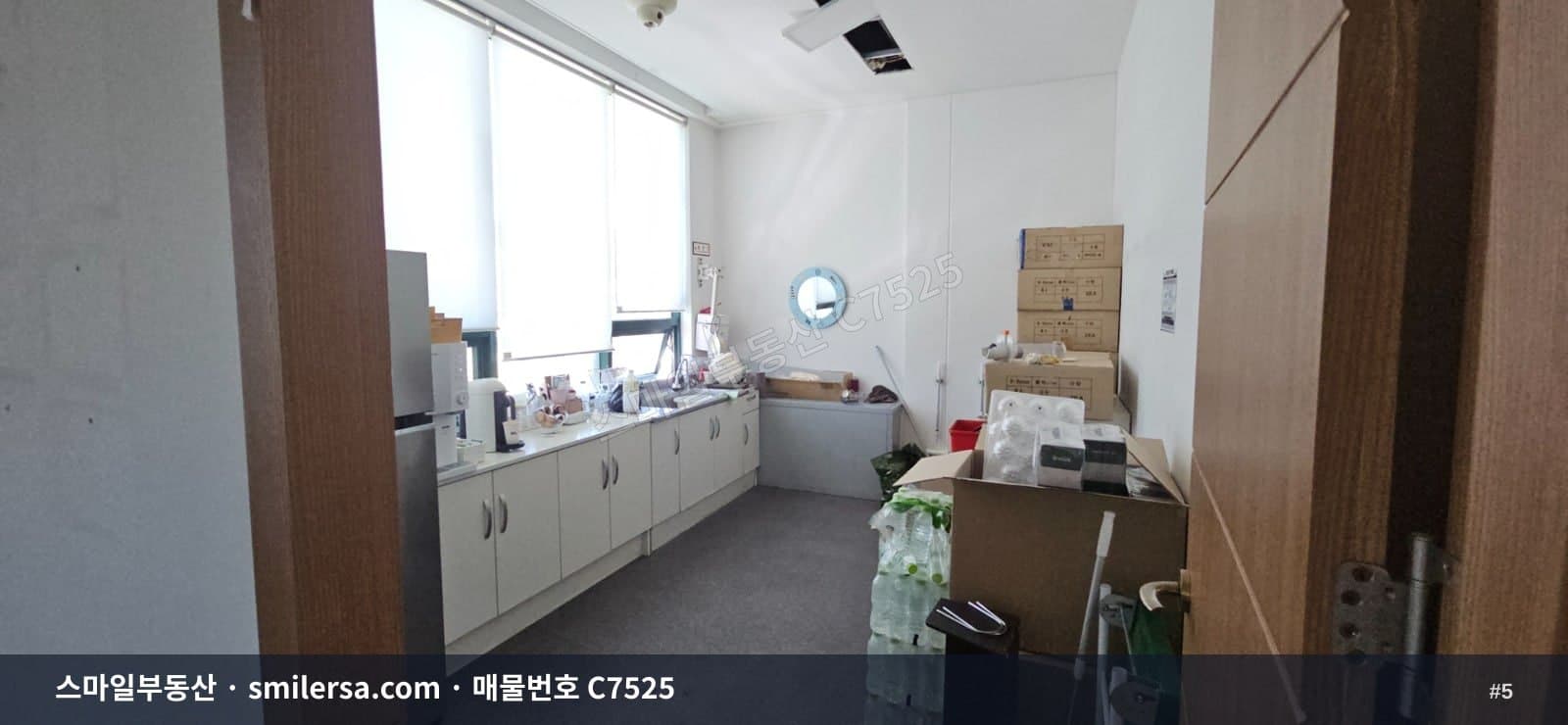교대역 인근 대로변 중형 사무실, 가시성 좋은 40평대 공간 썸네일 5