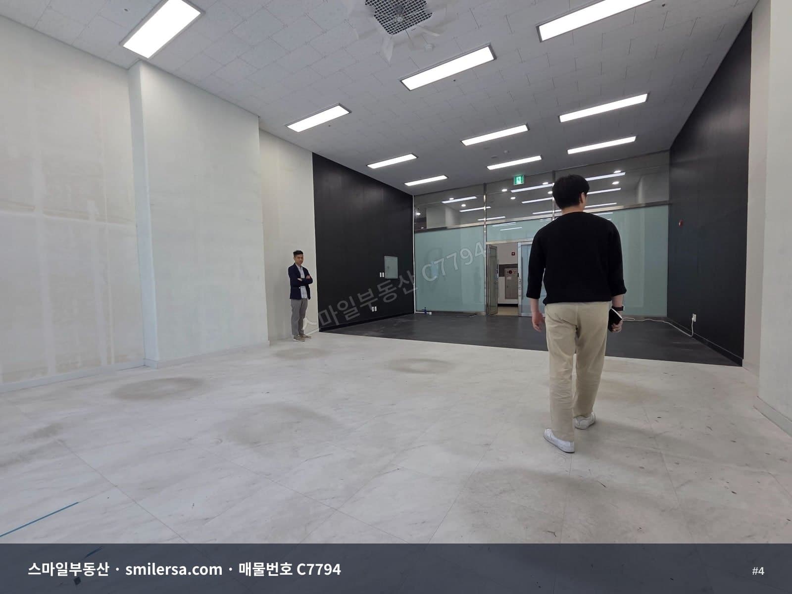범내골역 인근 신축 상가 사무실, 주차 편한 4층 42평 썸네일 4